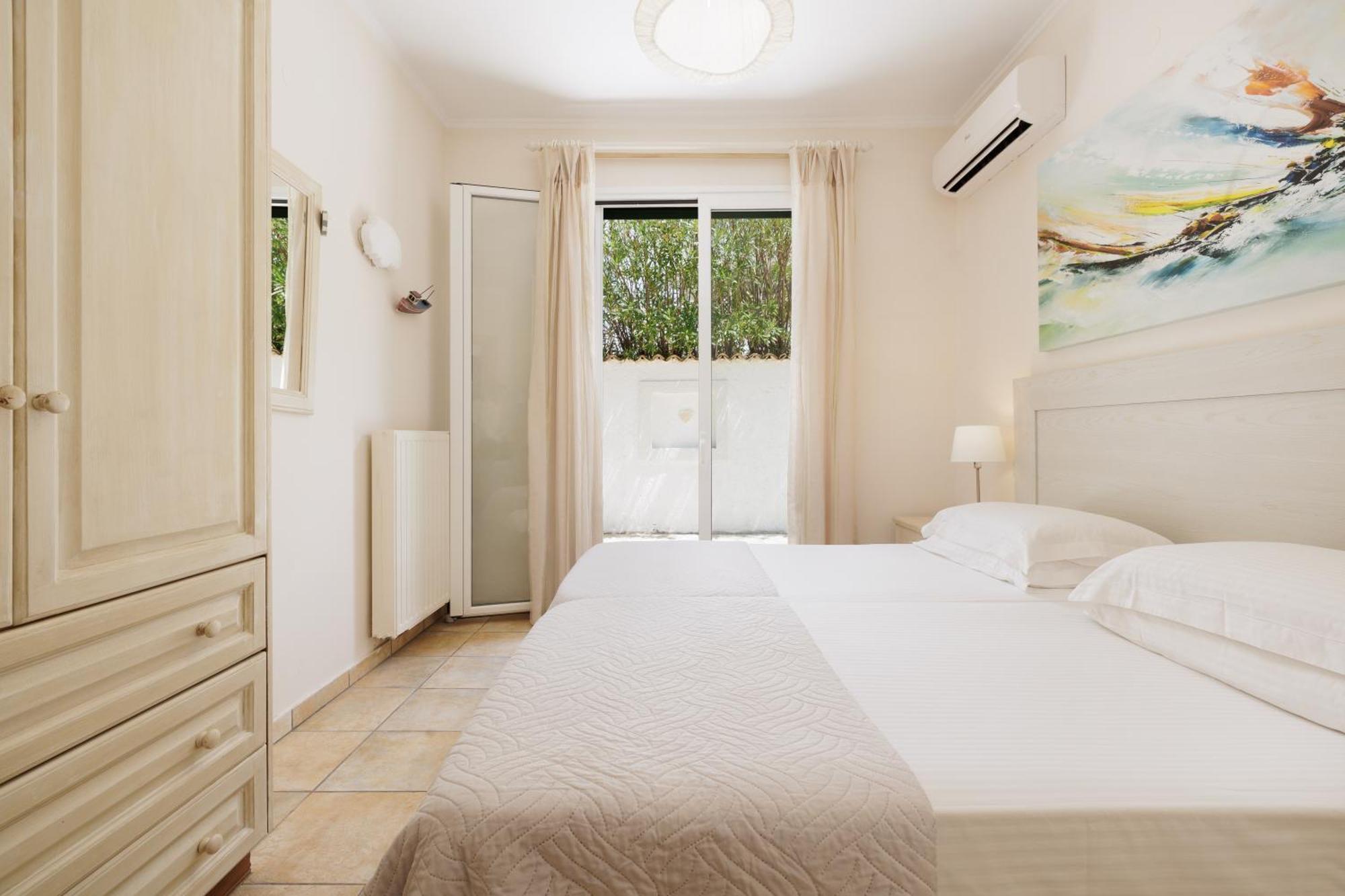 סידריון Beachfront Villa Victoras - With Private Beach מראה חיצוני תמונה