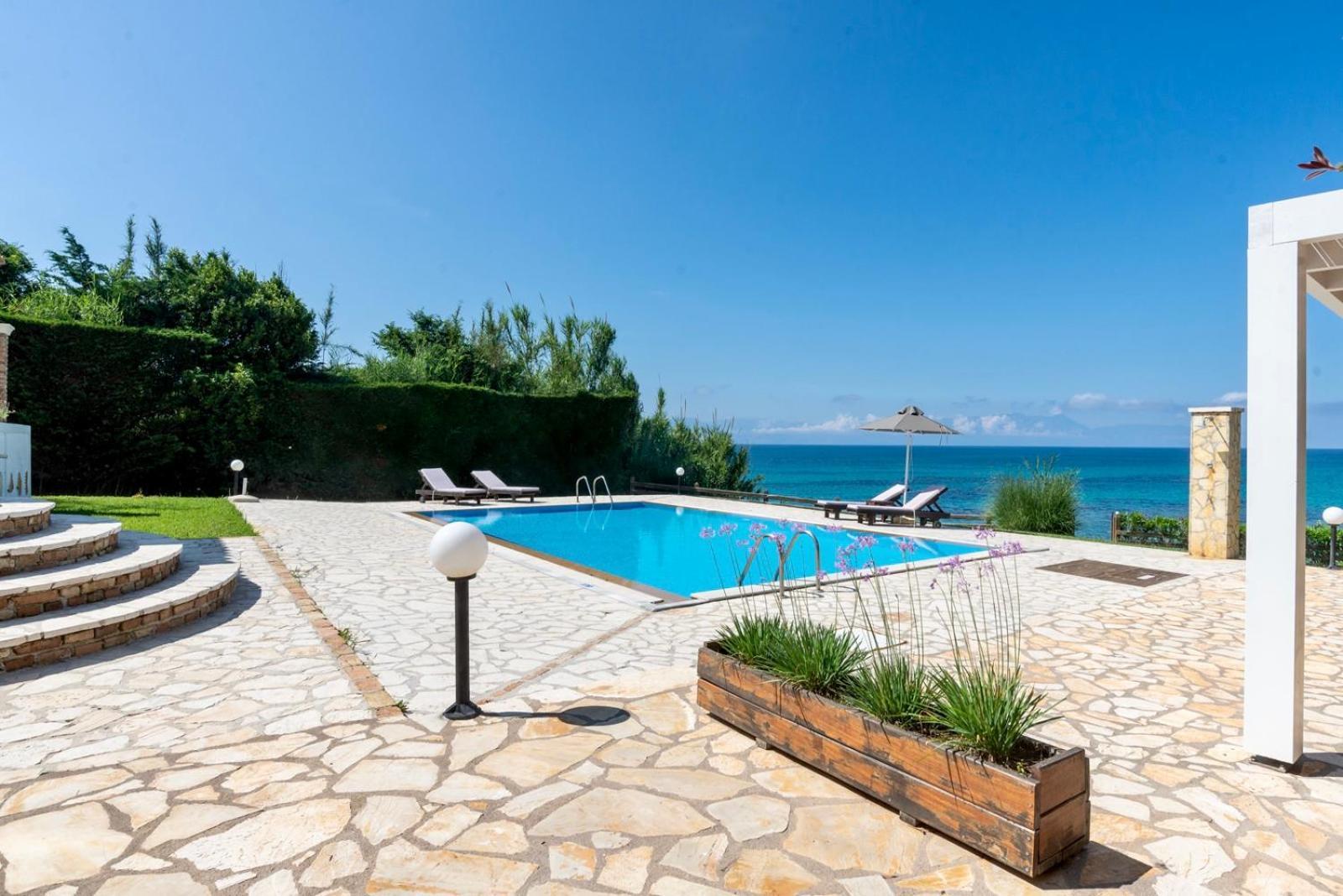 סידריון Beachfront Villa Victoras - With Private Beach מראה חיצוני תמונה