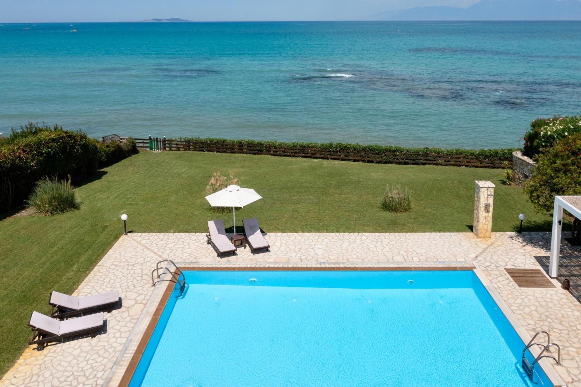 סידריון Beachfront Villa Victoras - With Private Beach מראה חיצוני תמונה