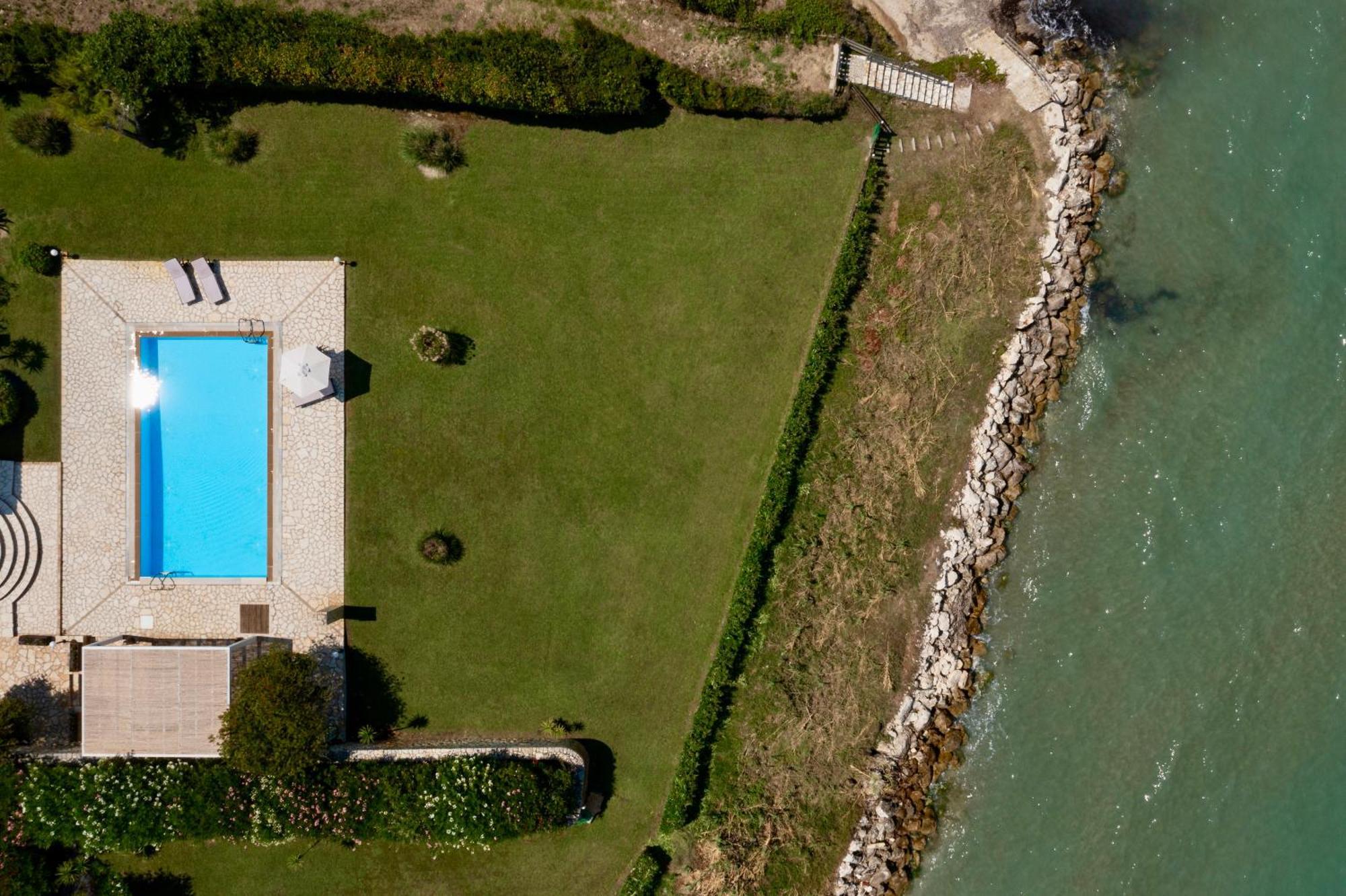 סידריון Beachfront Villa Victoras - With Private Beach מראה חיצוני תמונה